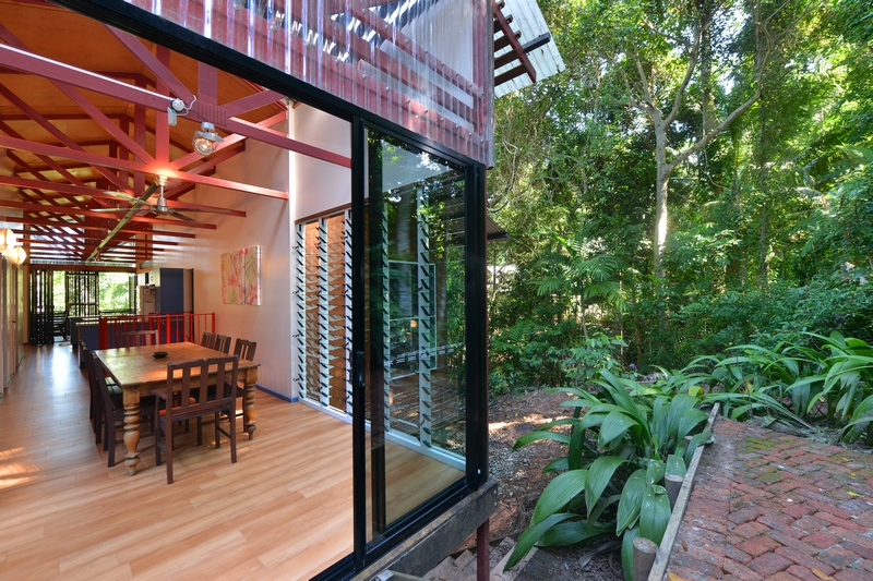 Architects tropical treehouse | 1 Raintree Pl, Edge Hill QLD 4870, Australia | Phone: 0417 065 225