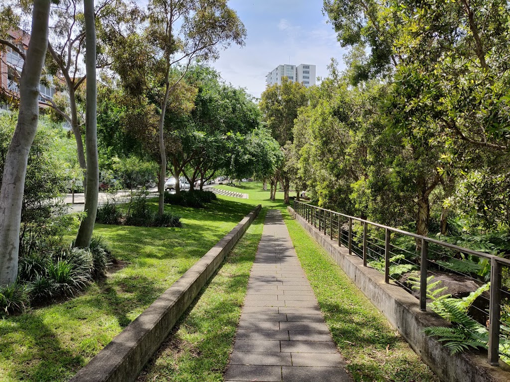 Joynton Park | park | 21 Gadigal Ave, Zetland NSW 2017, Australia | 0292659333 OR +61 2 9265 9333