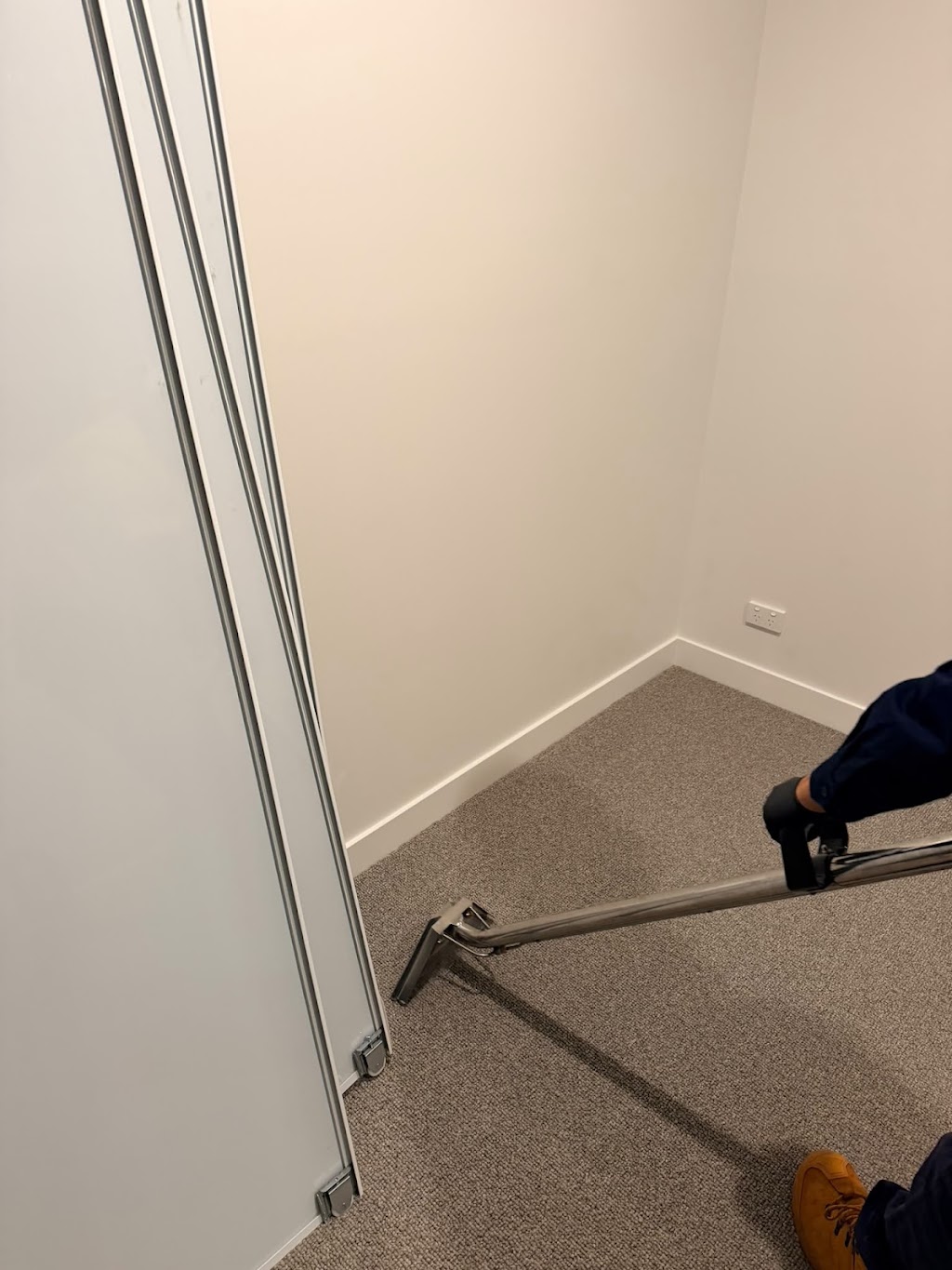 PRIME CLEAN GEELONG PTY LTD | 19 Lubec St, Lara VIC 3212, Australia | Phone: 0432 522 725