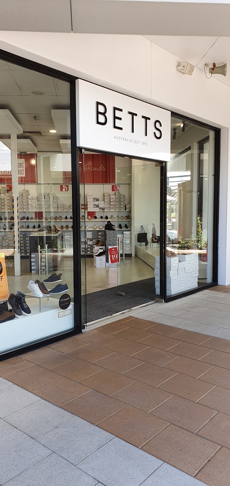 Betts Outlet | shoe store | Harbour Town, Shop T46/727 Tapleys Hill Rd, West Beach SA 5950, Australia | 0419555823 OR +61 419 555 823