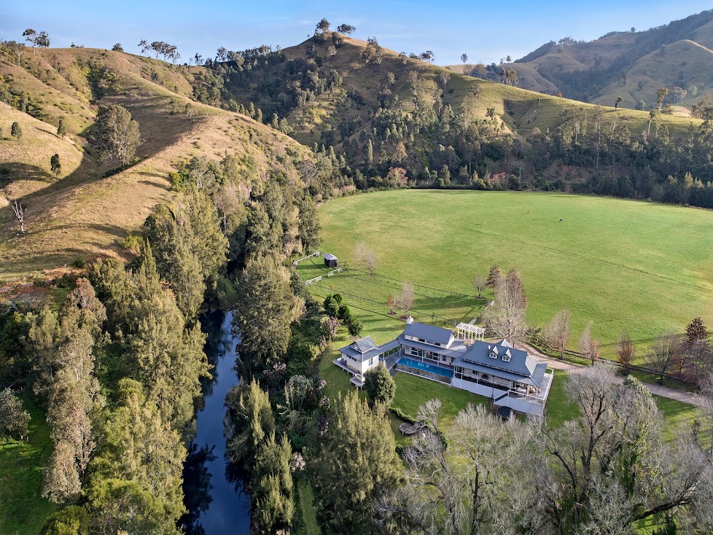 The Lodge at Mount Rivers | 38 Lawrences Rd, Mount Rivers NSW 2311, Australia | Phone: 0413 869 588