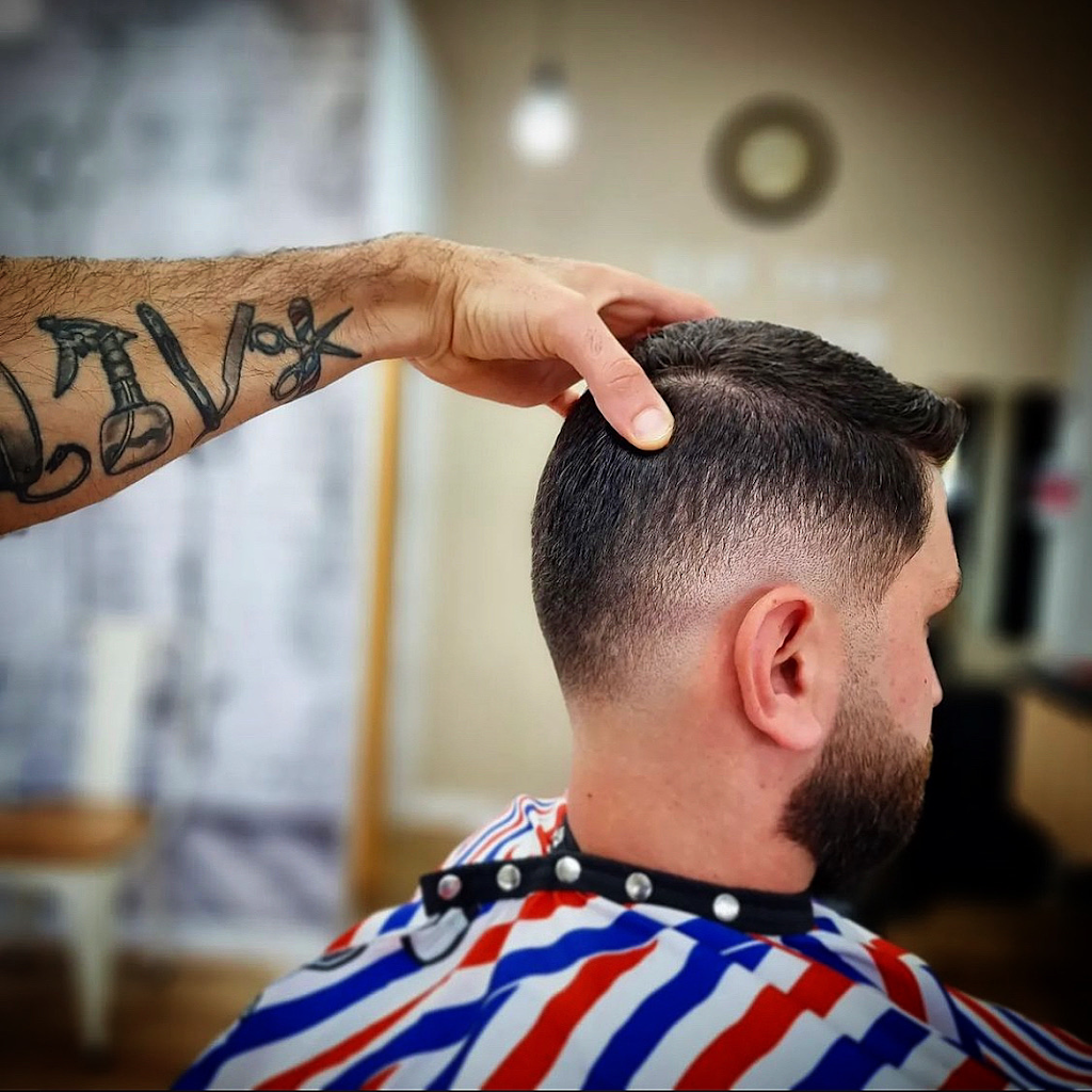 Tip Top Barber- Essendon Fields | hair care | 2a/30 English St, Essendon Fields VIC 3041, Australia | 0390583230 OR +61 3 9058 3230