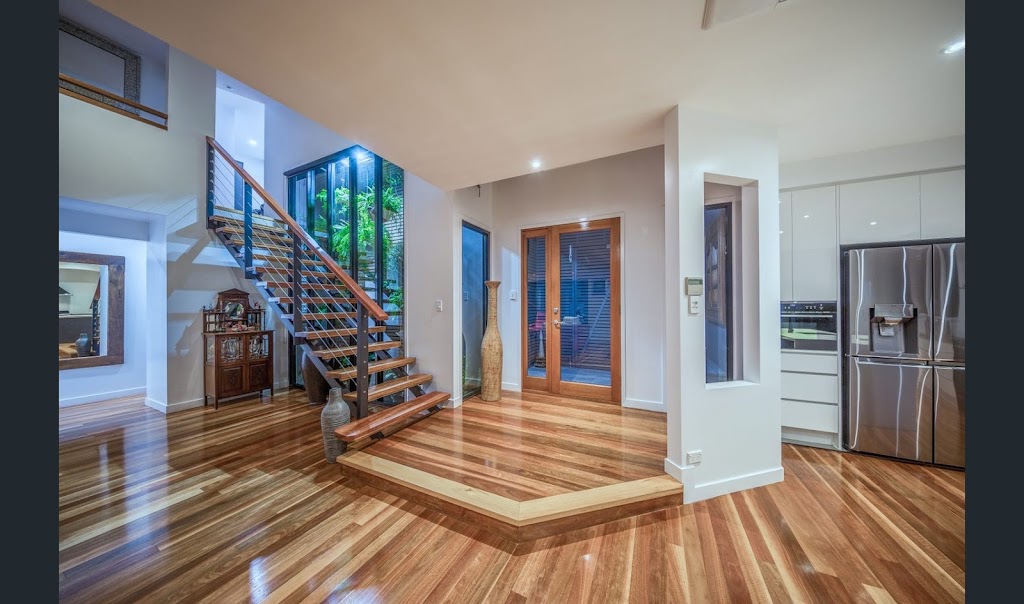 Coastline: Alpine Villa | 99 Guanaba Rd, Tamborine Mountain QLD 4272, Australia | Phone: 0432 035 385