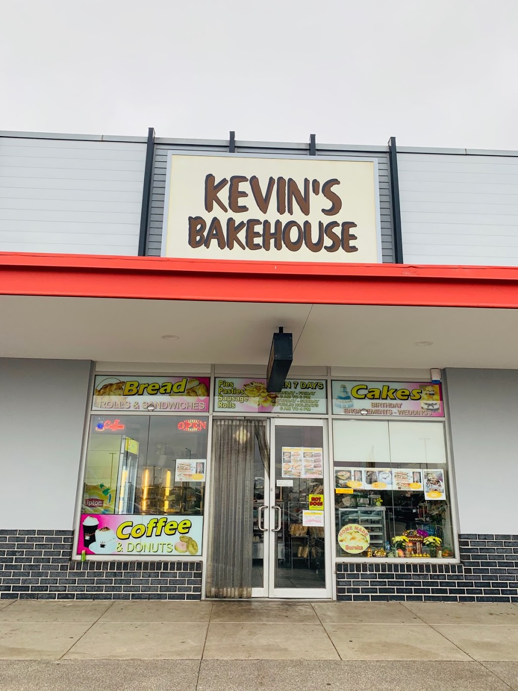 Kevins Bakehouse | bakery | Shop 2/260 Taylors Rd, Delahey VIC 3037, Australia | 0393107722 OR +61 3 9310 7722