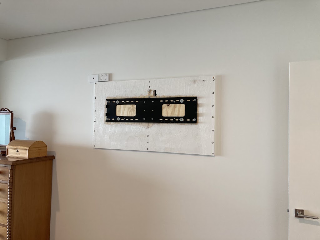 Limov Electrical Contracting | 19 Fourth Ave, Scarborough QLD 4020, Australia | Phone: 0406 156 912