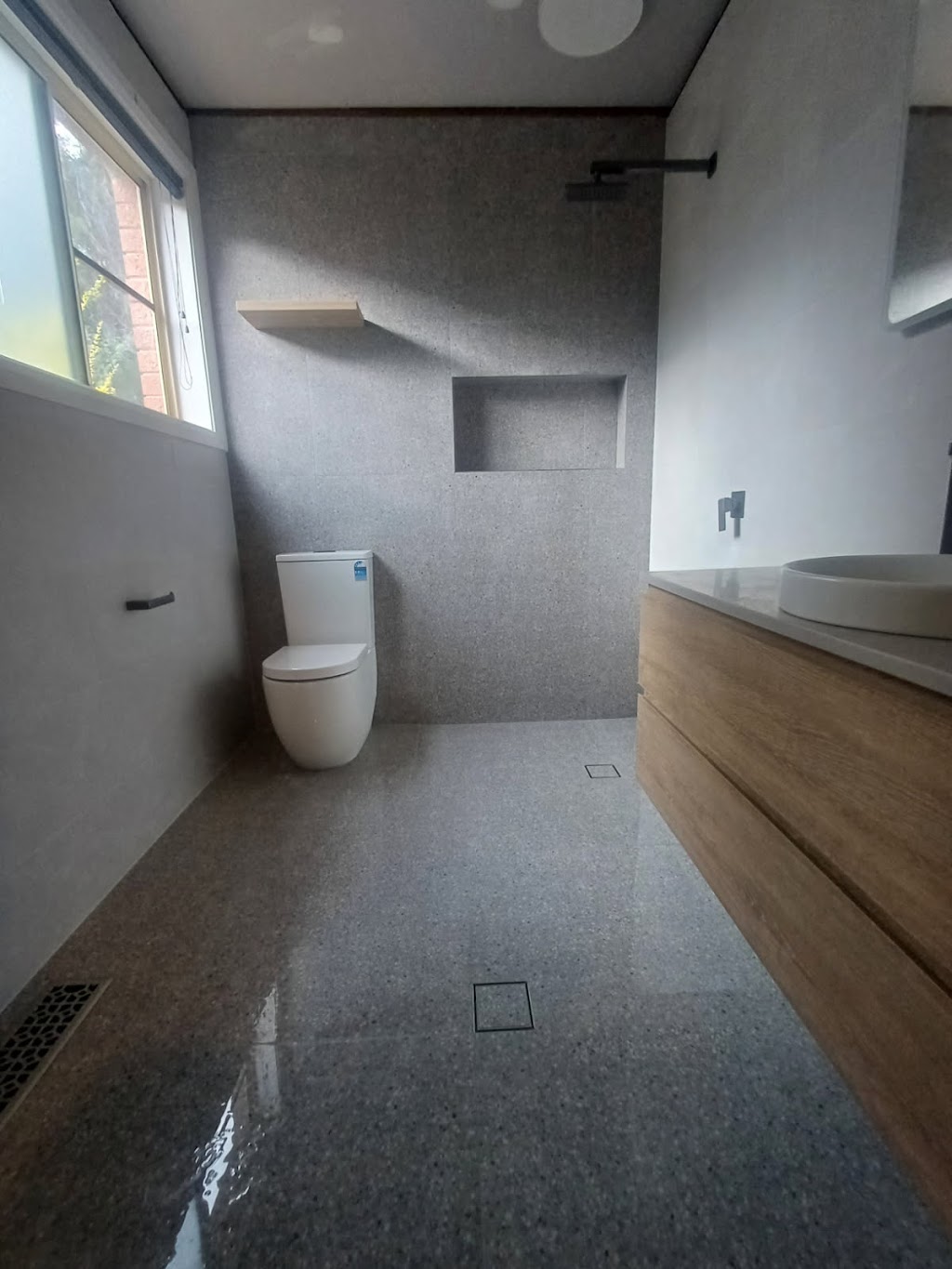 Dans Bathrooms & Tiling | 10 Capstone Terrace, Glenmore Park NSW 2745, Australia | Phone: 0480 231 559