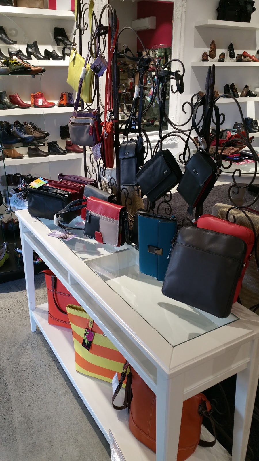 Berry Shoes & Accessories | Shop 2/58 Albert St, Berry NSW 2535, Australia | Phone: (02) 4464 2126