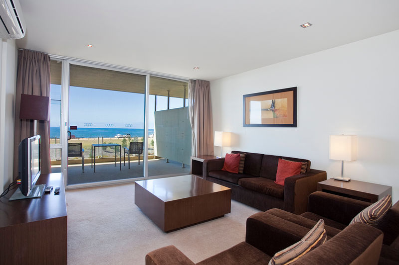 Beachfront Resort Torquay | lodging | 100A The Esplanade, Torquay VIC 3228, Australia | 0352616661 OR +61 3 5261 6661