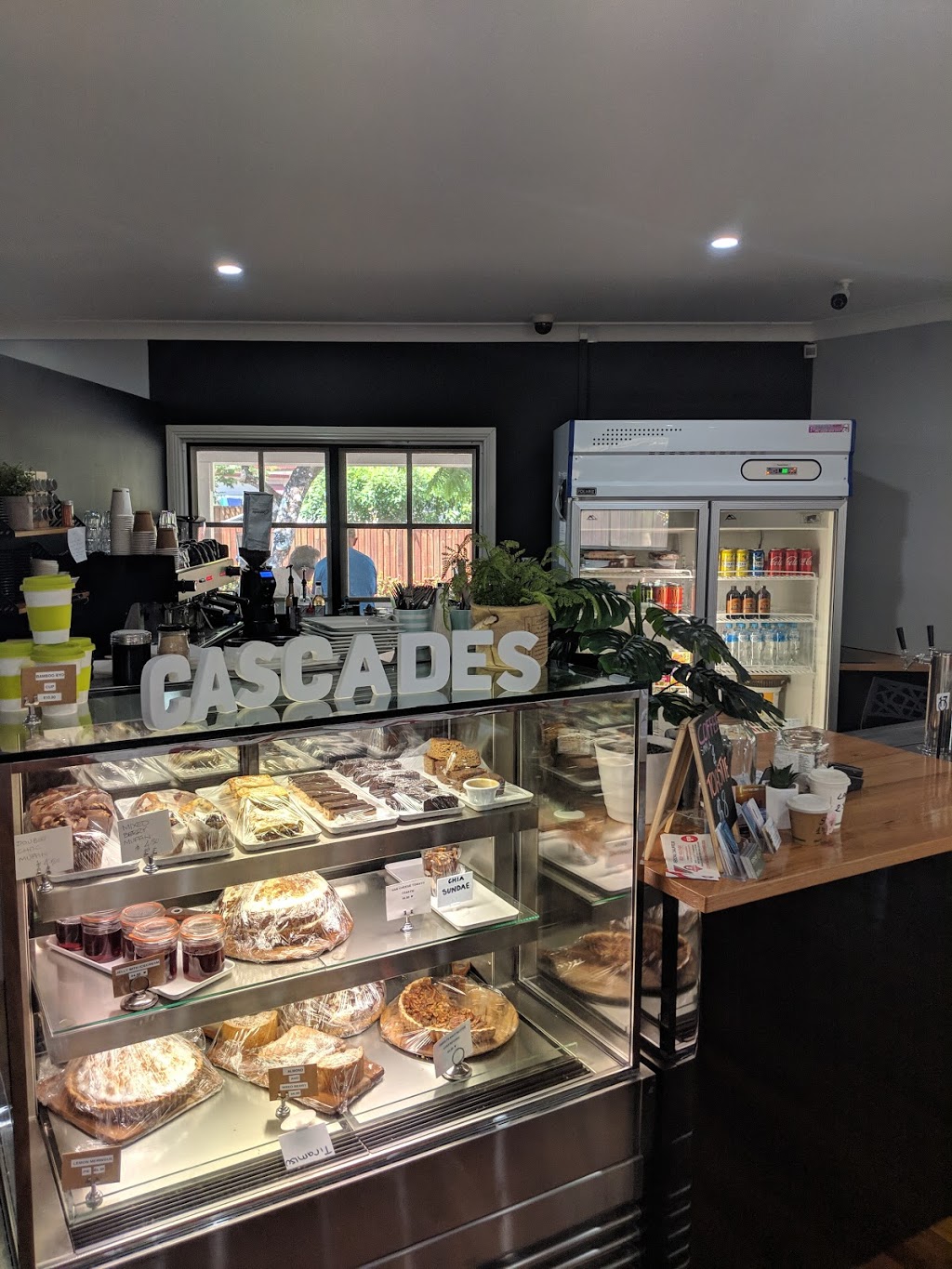 Cascades Cafe Bar And Grill | 1 Gamburra Dr, Redlynch QLD 4870, Australia | Phone: 0401 904 993