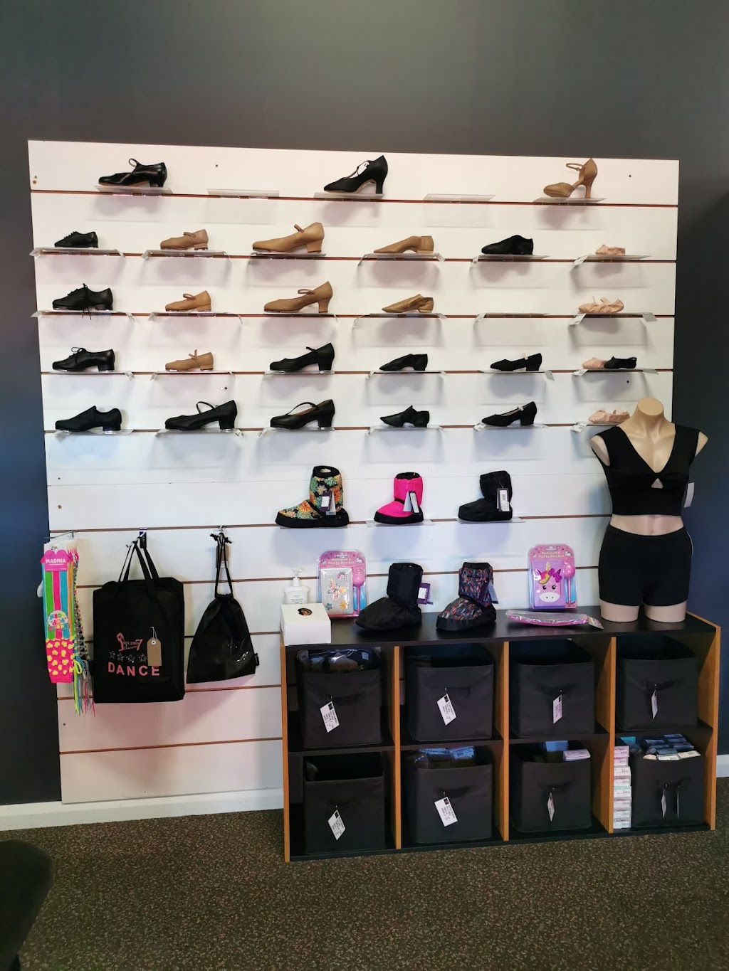 Auz Dance Collaborative | 195 Cessnock Rd, Abermain NSW 2326, Australia | Phone: 0493 645 111