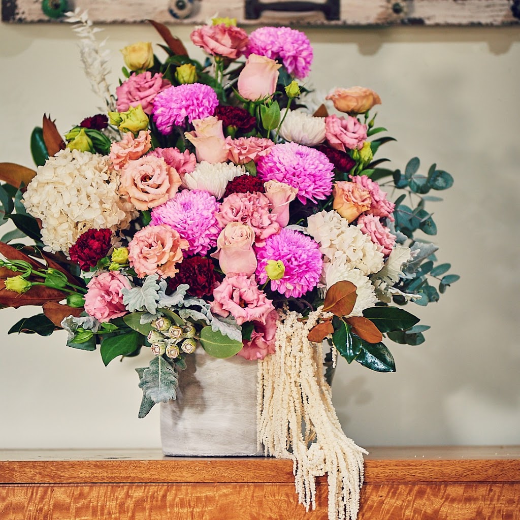 Nuellie De Fleur | florist | 3 Corby Cl, Telina QLD 4680, Australia | 0749792000 OR +61 7 4979 2000