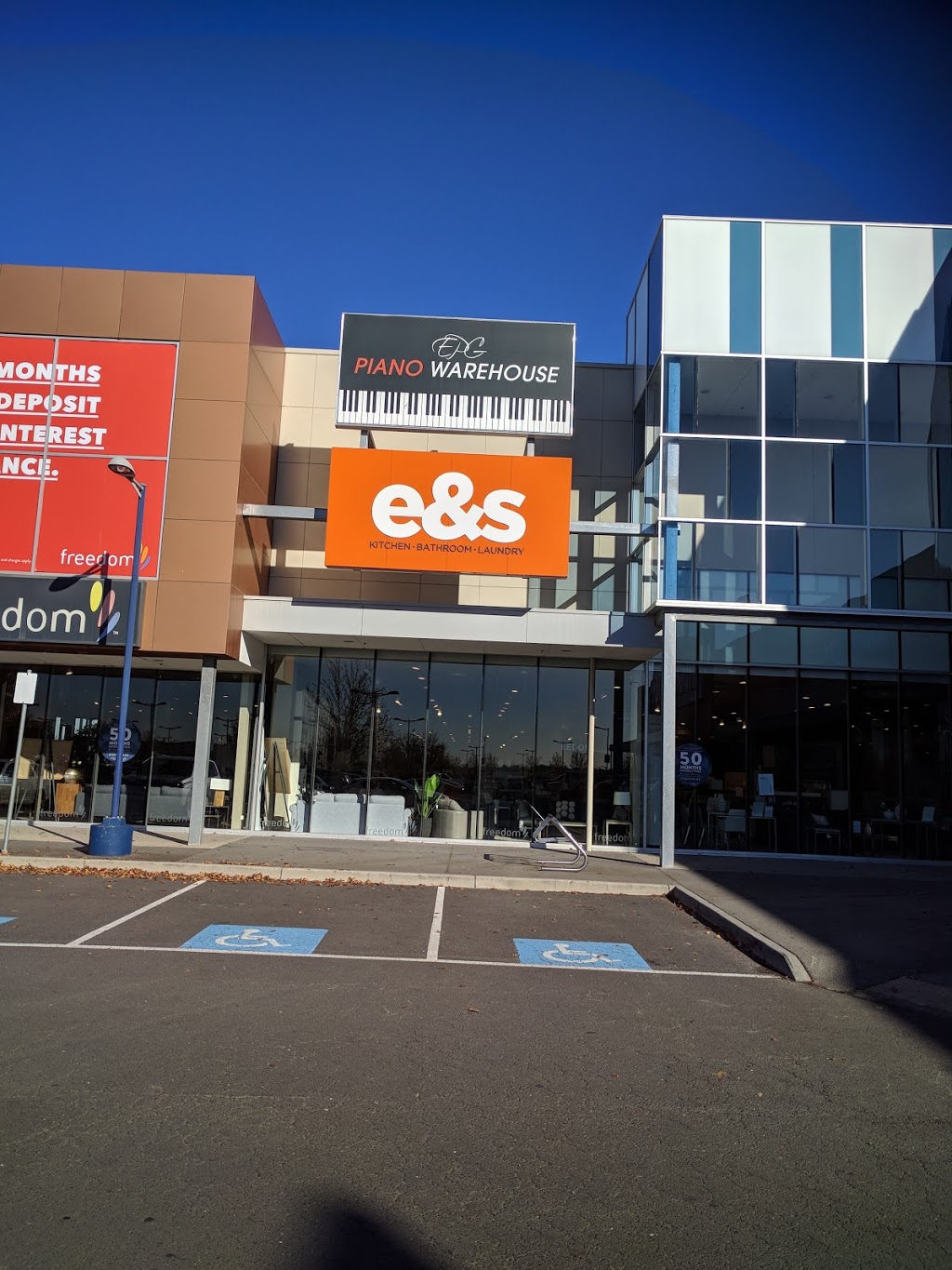 e&s Essendon | home goods store | 120 Bulla Rd, Strathmore VIC 3041, Australia | 0393746600 OR +61 3 9374 6600