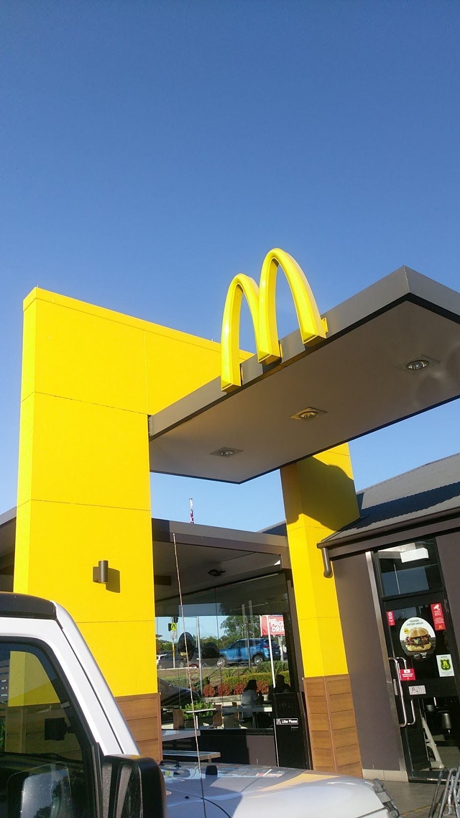 McDonalds Bonnyrigg | meal takeaway | Cnr Elizabeth Drive &, Smithfield Rd, Bonnyrigg NSW 2177, Australia | 0296109011 OR +61 2 9610 9011