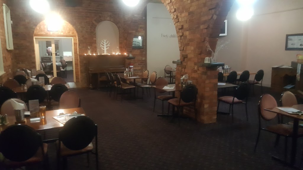 The Blue Brick Hotel | restaurant | 188/192 Allan St, Kyabram VIC 3620, Australia | 0358521873 OR +61 3 5852 1873