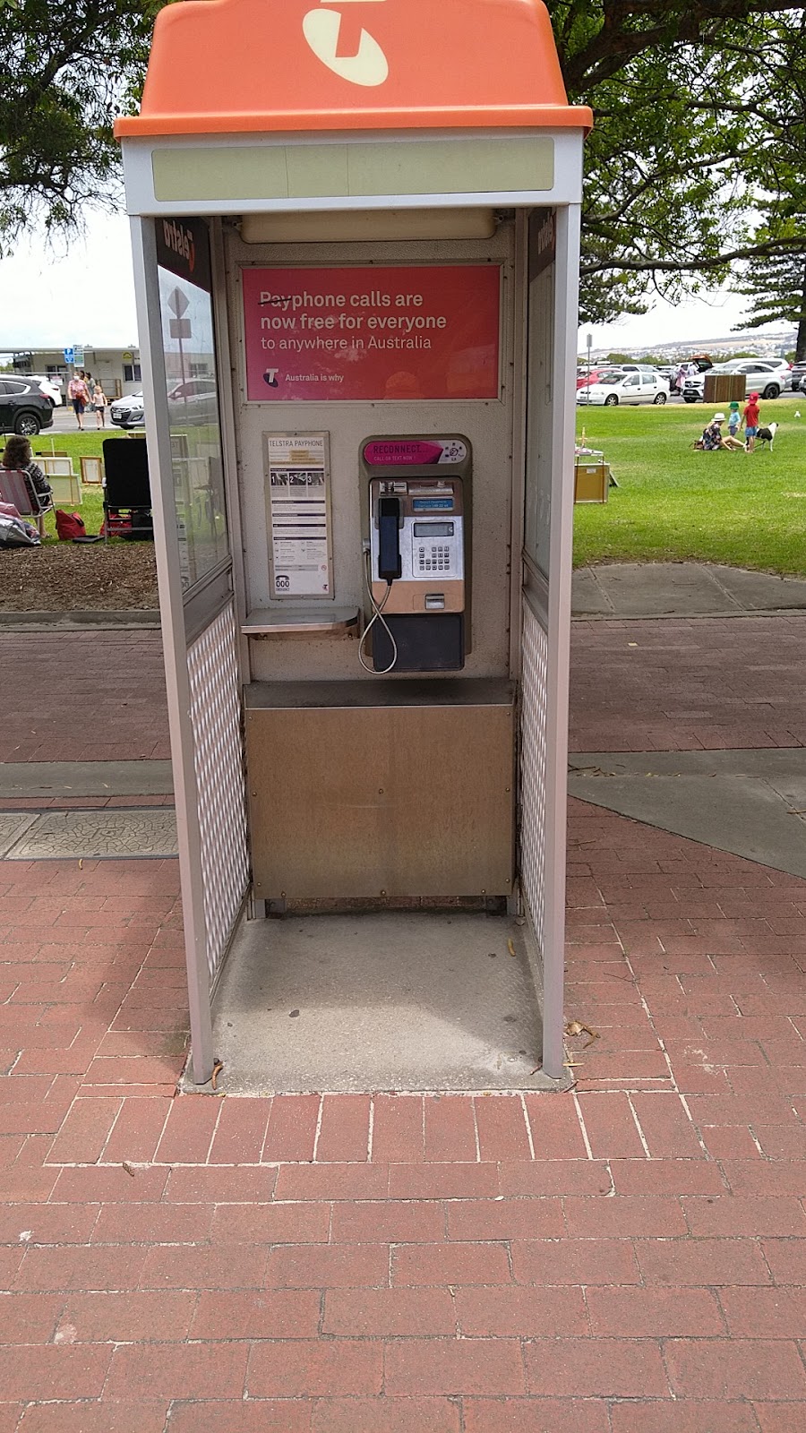 Pay phone | 2 Flinders Parade, Victor Harbor SA 5211, Australia | Phone: (08) 8552 2232