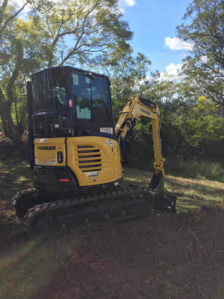 Darling Downs Bobcat & Tipper Hire | 27 Drummond St, Toowoomba City QLD 4350, Australia | Phone: (07) 3186 8664