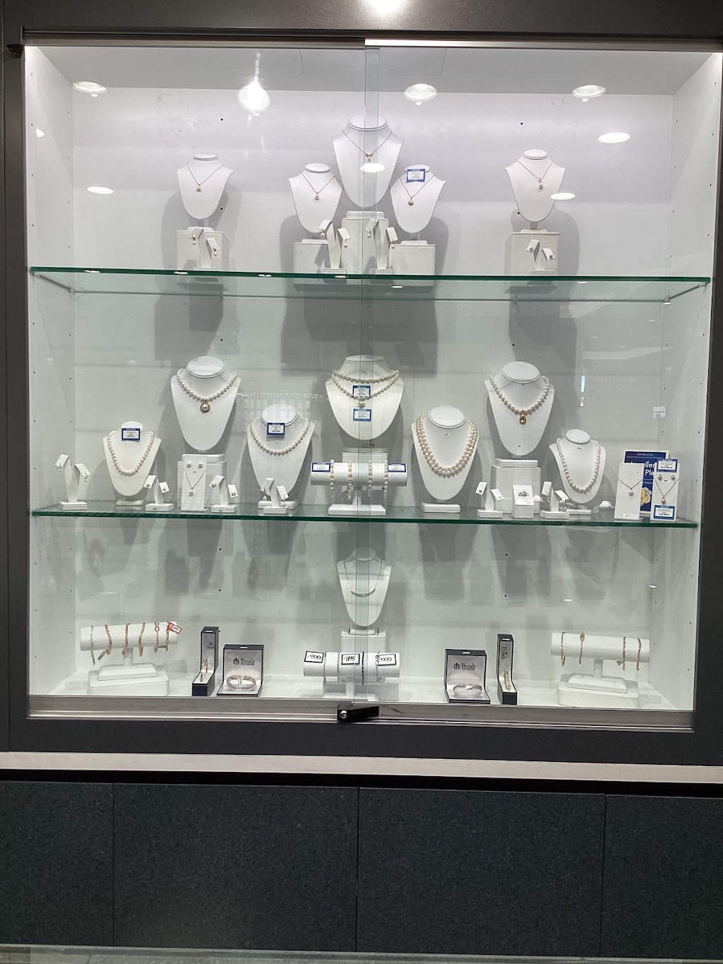 Prouds the Jewellers Warwick | SH T26 Rose City S/World, Cnr Fitzroy & Palmerin Sts, Warwick QLD 4370, Australia | Phone: (07) 4661 9861