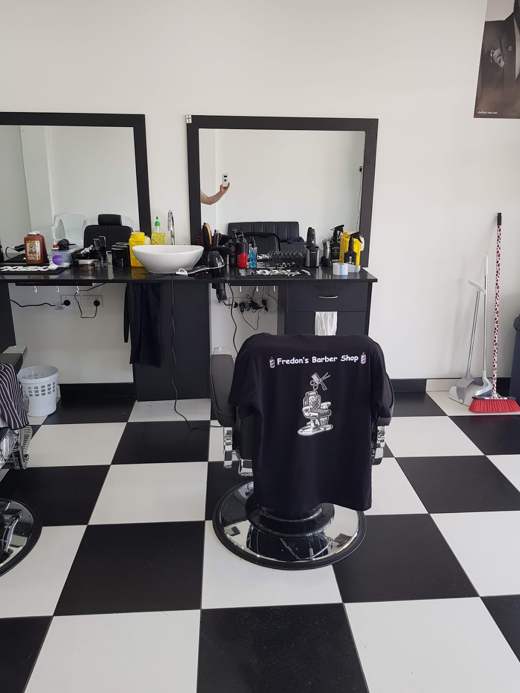 Fredons Barber Shop | hair care | 7-11 Caloola Ave, Penrith NSW 2750, Australia | 0247425839 OR +61 2 4742 5839