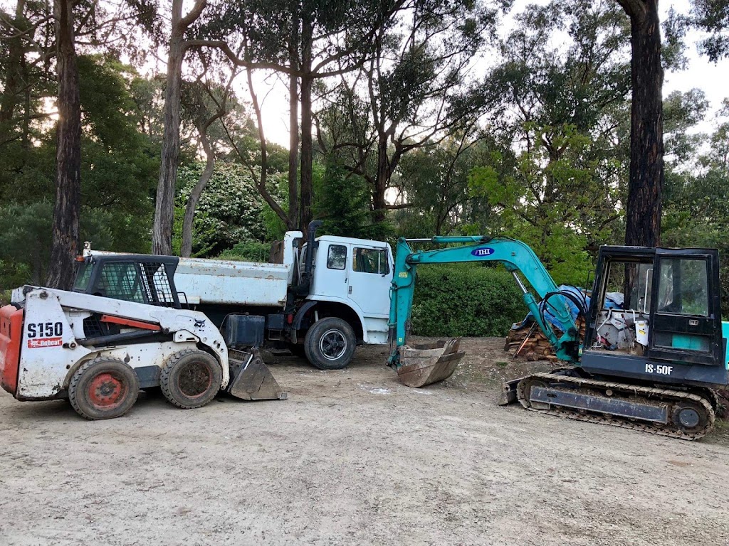 B & T Smith Bobcat, Excavator and Tipper hire | general contractor | 42 Avon Rd, Avonsleigh VIC 3782, Australia | 0409409305 OR +61 409 409 305