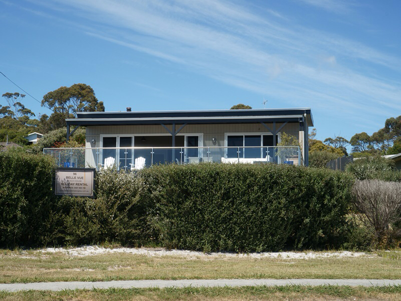 Belle Vue Beach House | 96 Main Rd, Binalong Bay TAS 7216, Australia | Phone: 0407 800 799