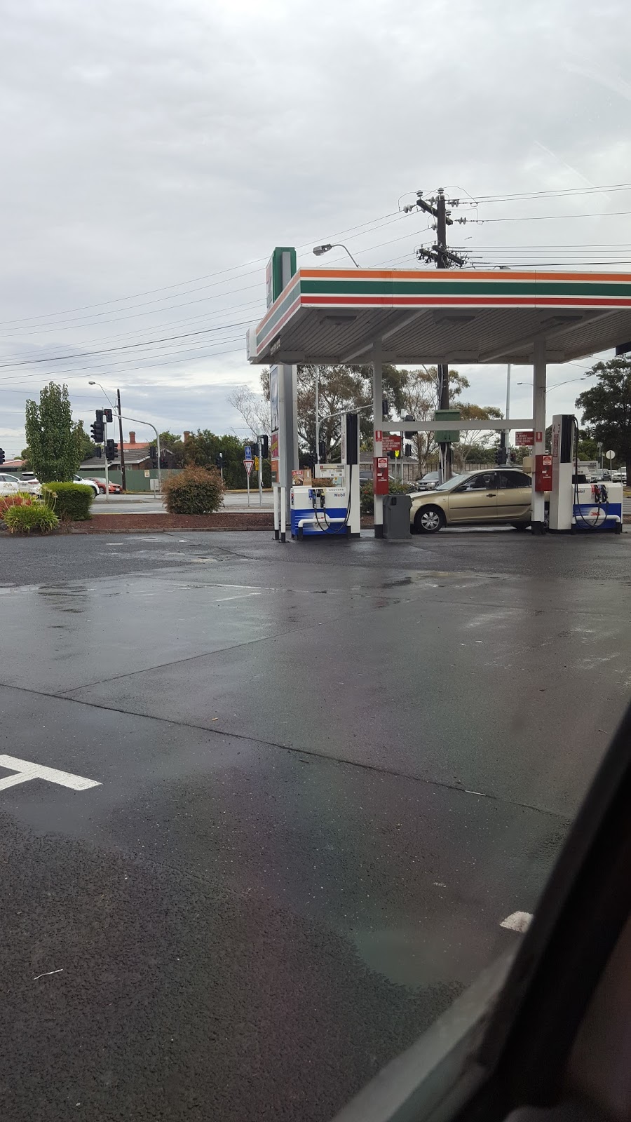 7-Eleven Dandenong | gas station | 65 Clow St, Dandenong VIC 3175, Australia | 0397918393 OR +61 3 9791 8393