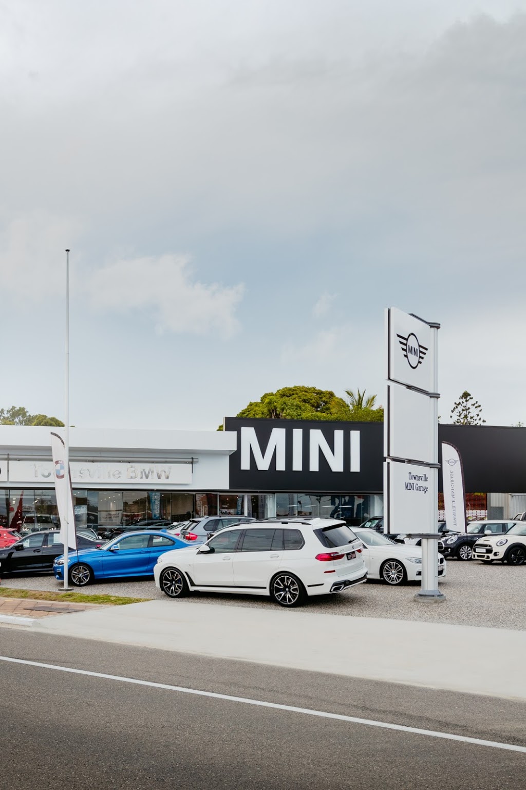 Townsville MINI Garage | car dealer | 719 Sturt St, Townsville QLD 4810, Australia | 0747265555 OR +61 7 4726 5555