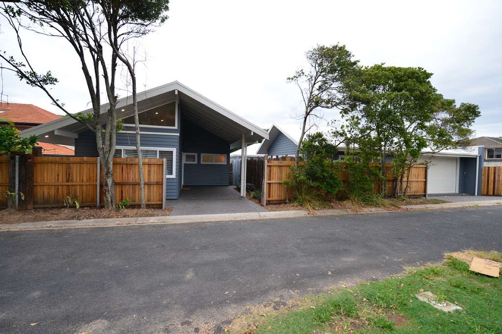 SAWTELL BEACH SHACKS 1 & 2 | 29 Fourth Ave, Sawtell NSW 2452, Australia | Phone: 0428 533 163