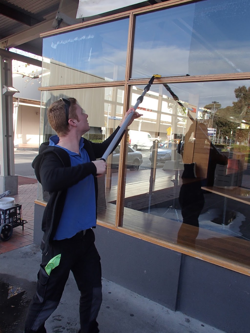 Streak Fighters Window Cleaning | 13 Wallingford Pl, Rowville VIC 3178, Australia | Phone: 0431 698 058