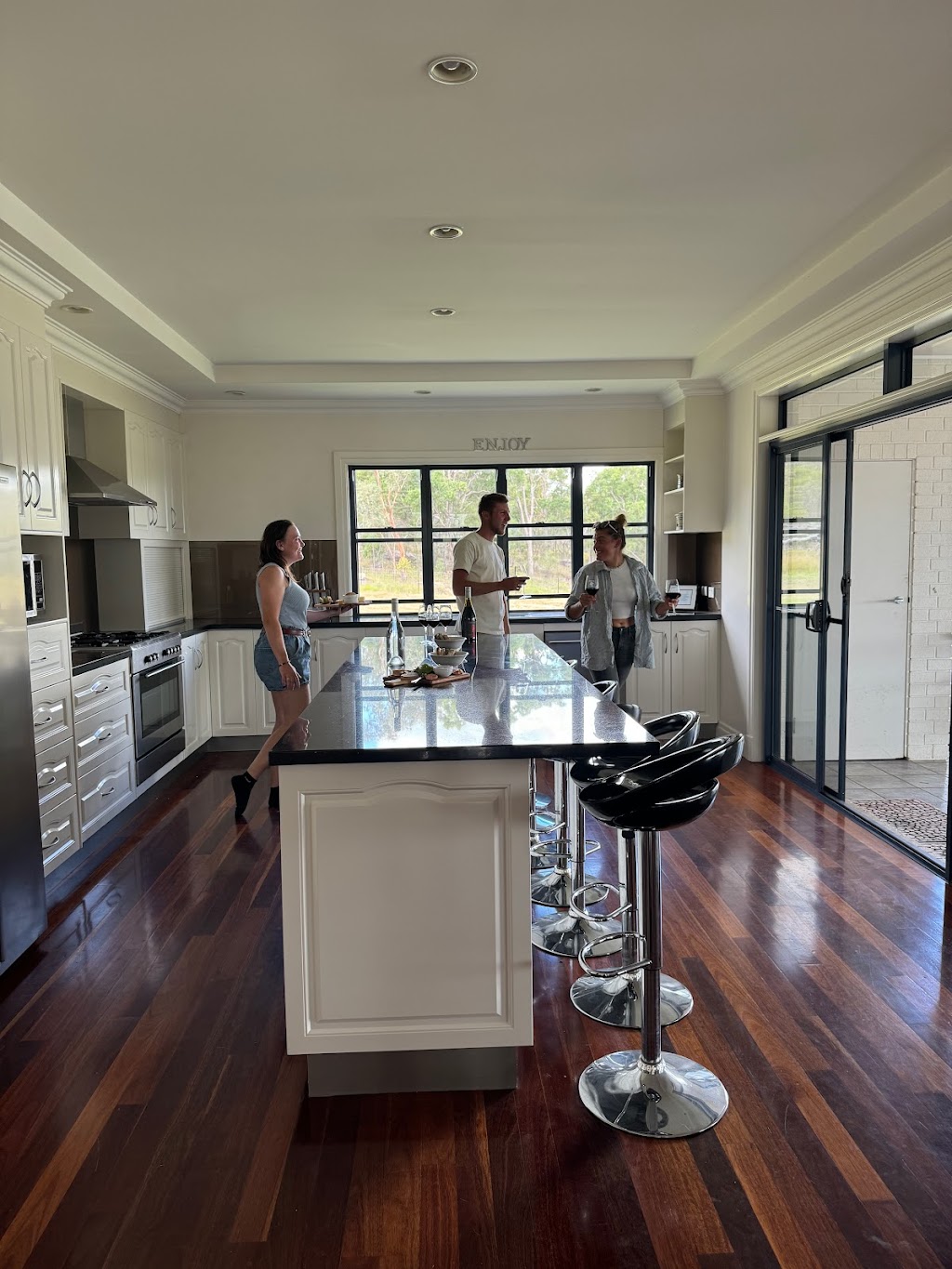 Severn River Guest House | 27850 New England Hwy, Fletcher QLD 4382, Australia | Phone: 0418 712 712