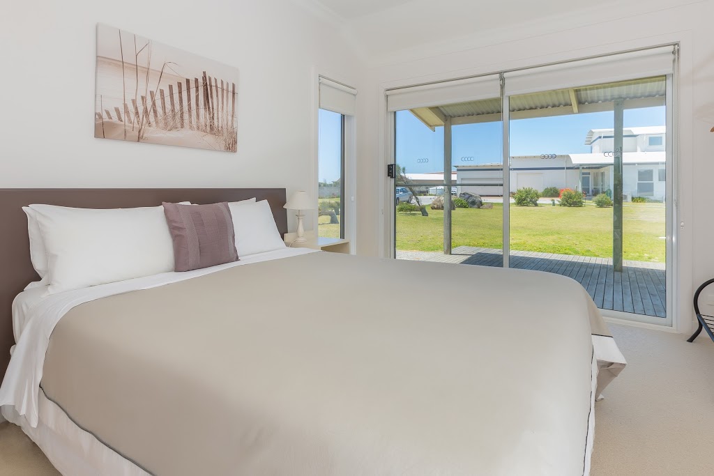 Cottages for Couples | lodging | 27 Thistle Pl, Port Fairy VIC 3284, Australia | 0355683425 OR +61 3 5568 3425