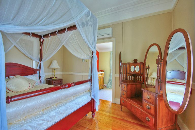 Melville House Holiday Cottage 6 | 163 Dawson St, Girards Hill NSW 2480, Australia | Phone: (02) 6621 5778