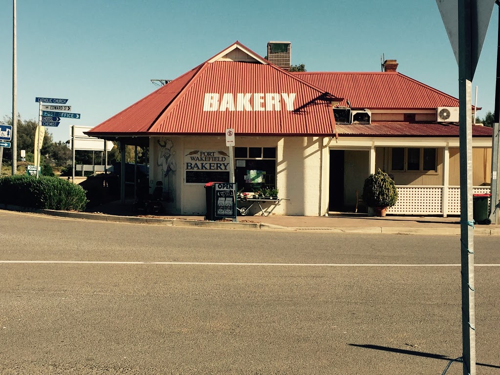 Port Wakefield Bakery | bakery | 1 Edward St, Port Wakefield SA 5550, Australia | 0888671138 OR +61 8 8867 1138
