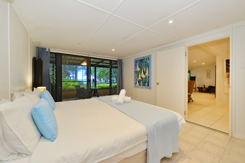 Azure On Newell Beach | 18 Rankin St, Newell Beach QLD 4873, Australia | Phone: 1800 631 566