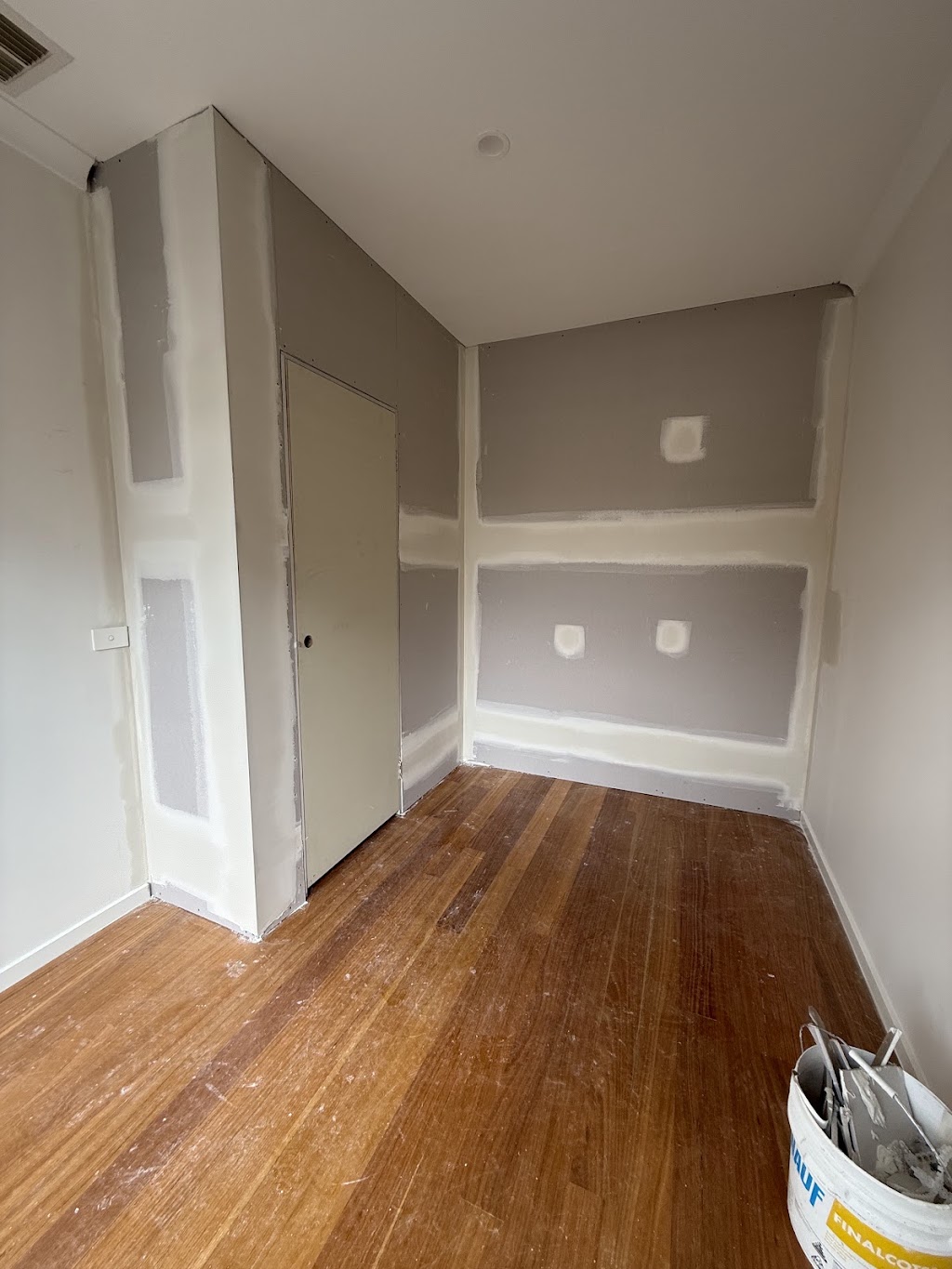 Victoria Painting Group & Building Services | 19 Jolly Terrace, South Morang VIC 3752, Australia | Phone: 0433 422 815