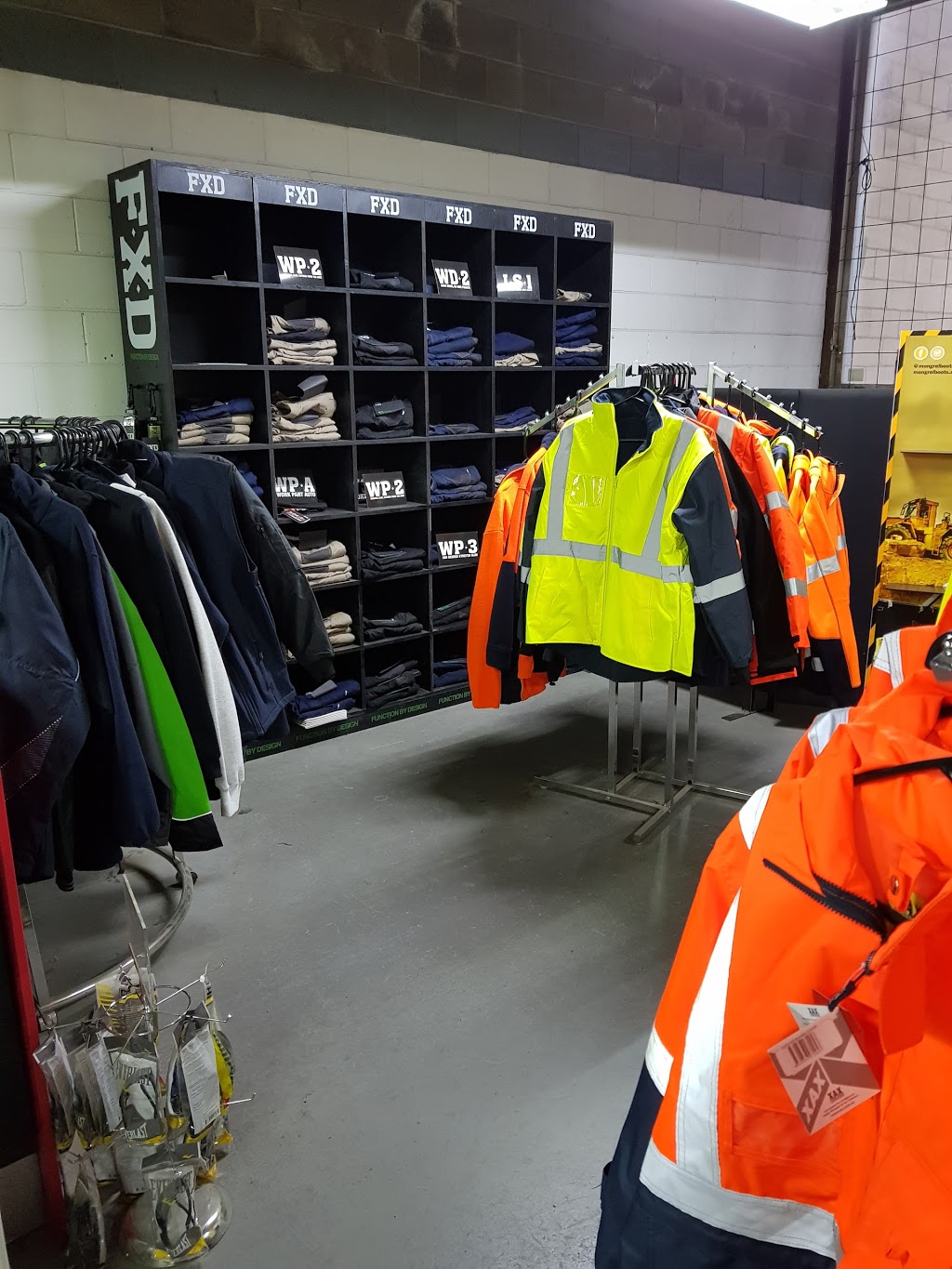 Dynamic Workwear | clothing store | Unit 1/131 Balham Rd, Archerfield QLD 4108, Australia | 0731627376 OR +61 7 3162 7376