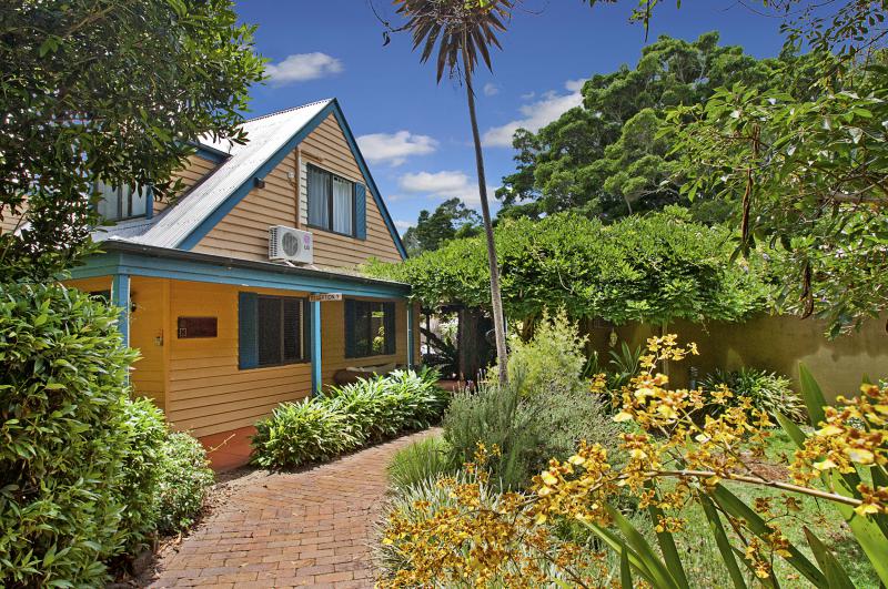 THE African Cottage & The Rondawel | 943 Maleny - Montville Rd, Balmoral Ridge QLD 4552, Australia | Phone: (07) 5435 2445