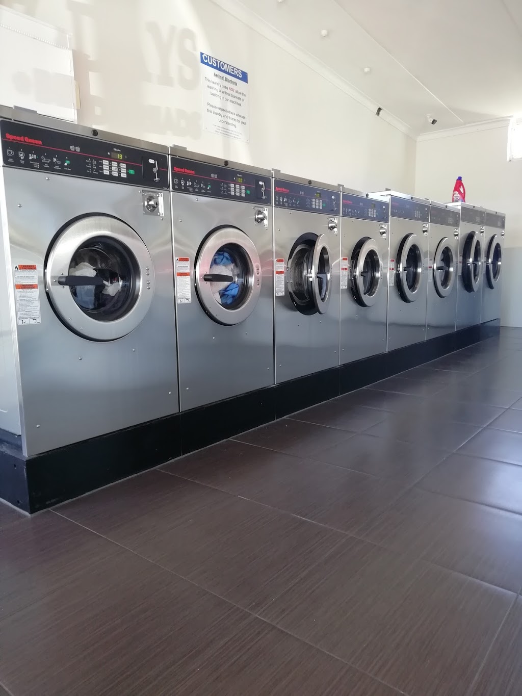 Andrew Street Coin Laundry | laundry | 6 Andrew St, Mount Waverley VIC 3149, Australia | 0490773274 OR +61 490 773 274