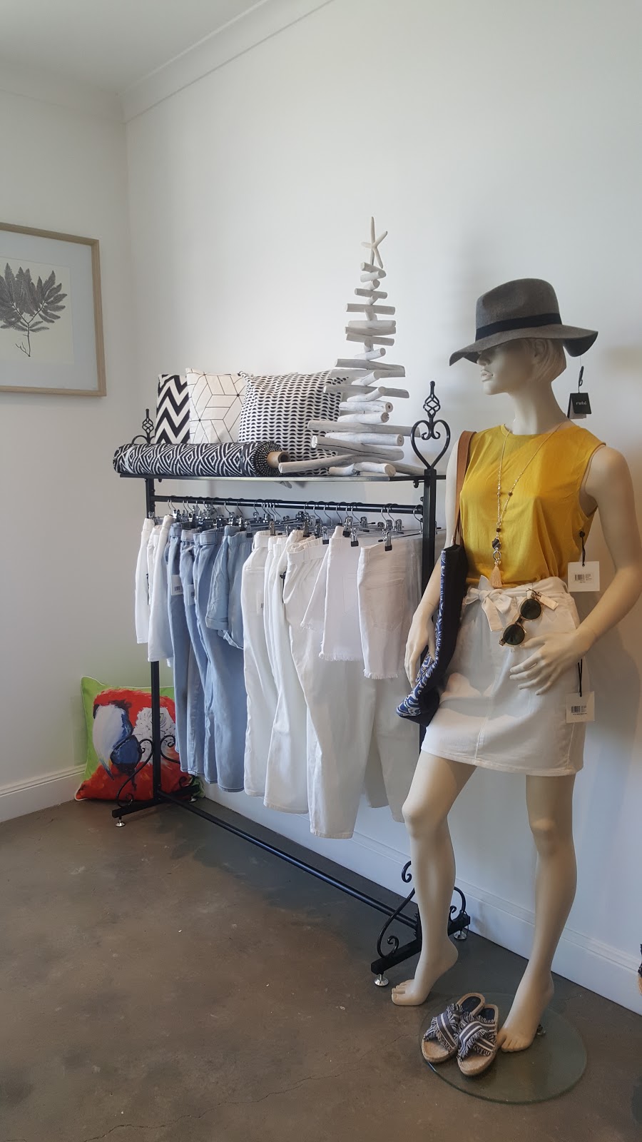 She sells BY THE SEA SHORE | clothing store | 1/36 Lamont St, Bermagui NSW 2546, Australia | 0417115157 OR +61 417 115 157