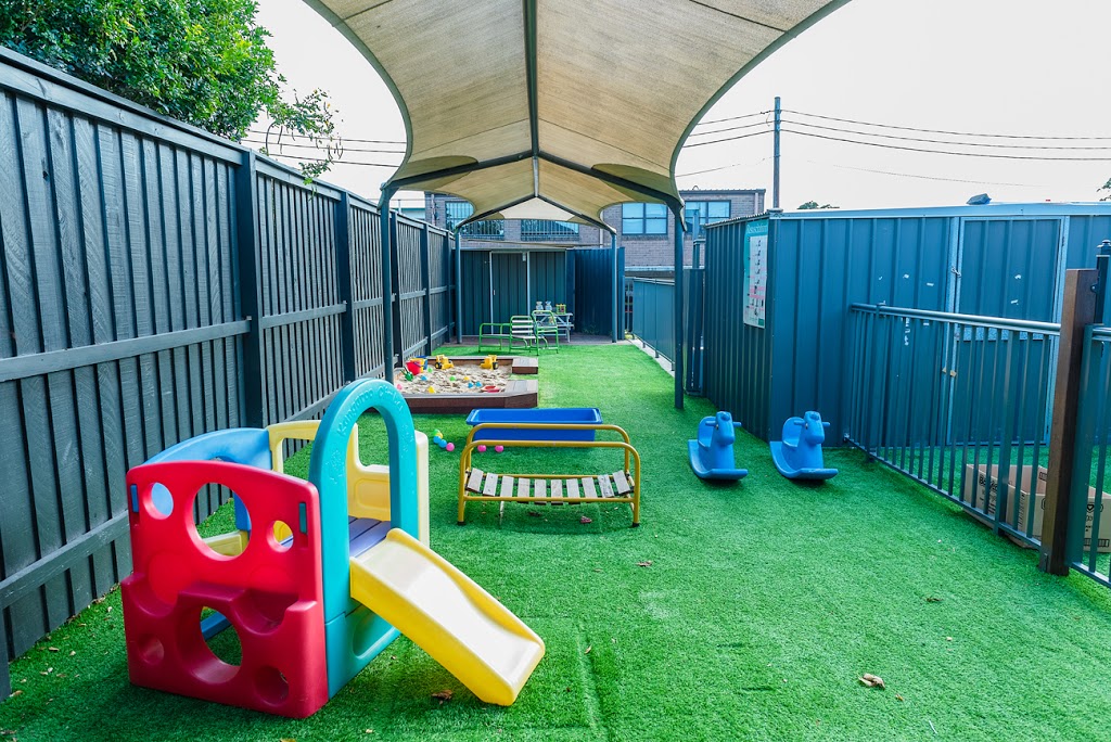 Forestville Early Learning Centre | school | 2 Violet Ave, Forestville NSW 2087, Australia | 1800413885 OR +61 1800 413 885