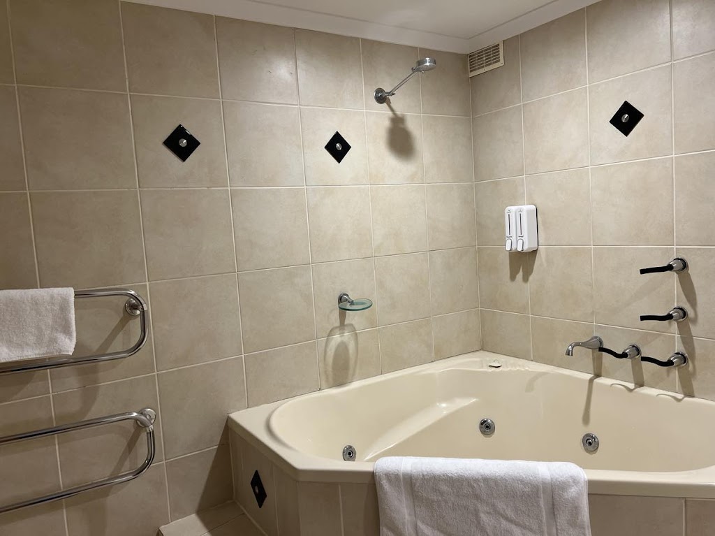 B & M SNOWY MOUNTAIN CLEANING SERVICES | NUGGETS CROSSING, 17 Townsend St, Jindabyne NSW 2627, Australia | Phone: 0458 514 133