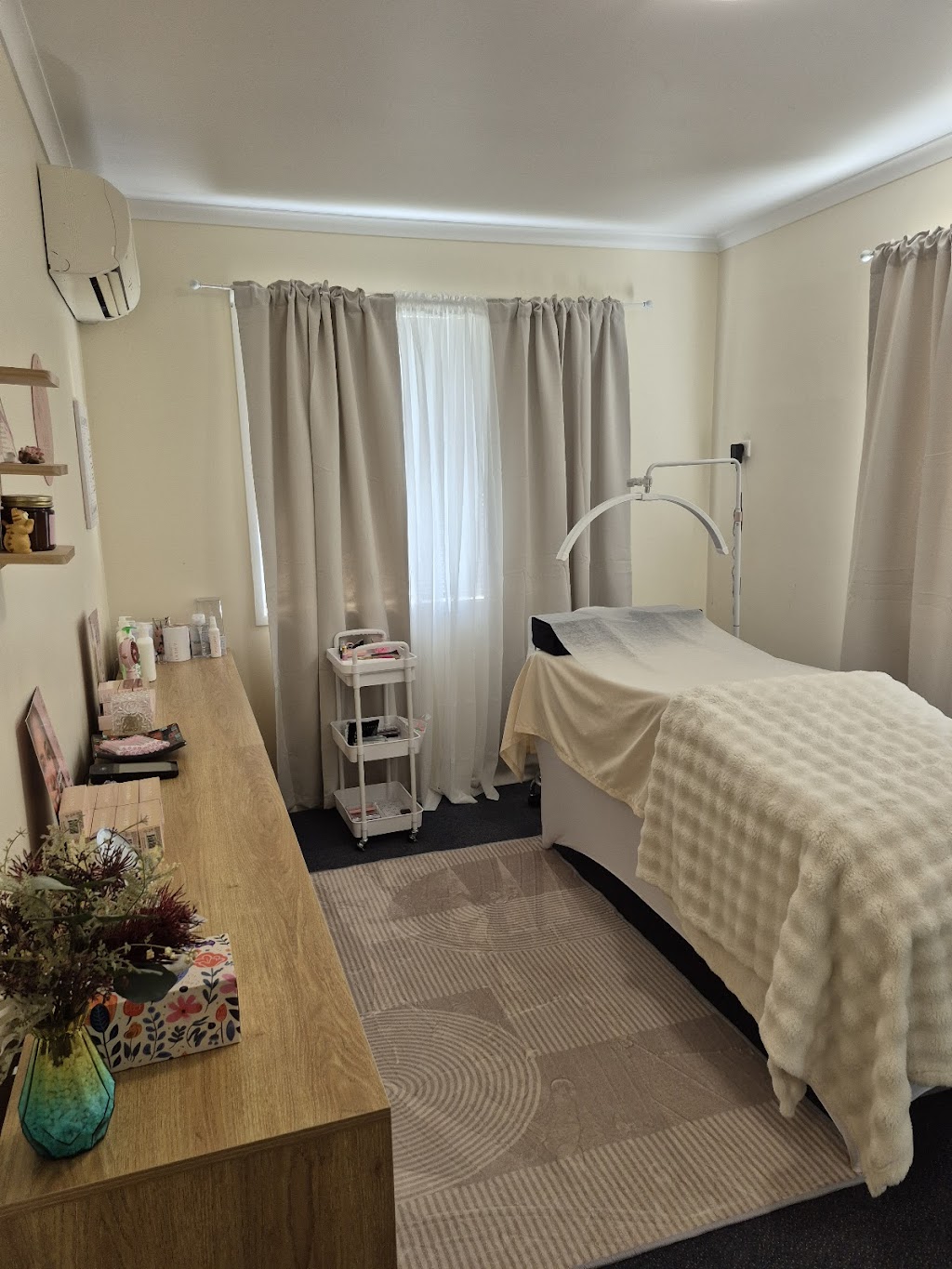 Lash Bloom CQ | 5 Donovan Cres, Dysart QLD 4745, Australia | Phone: 0483 799 254