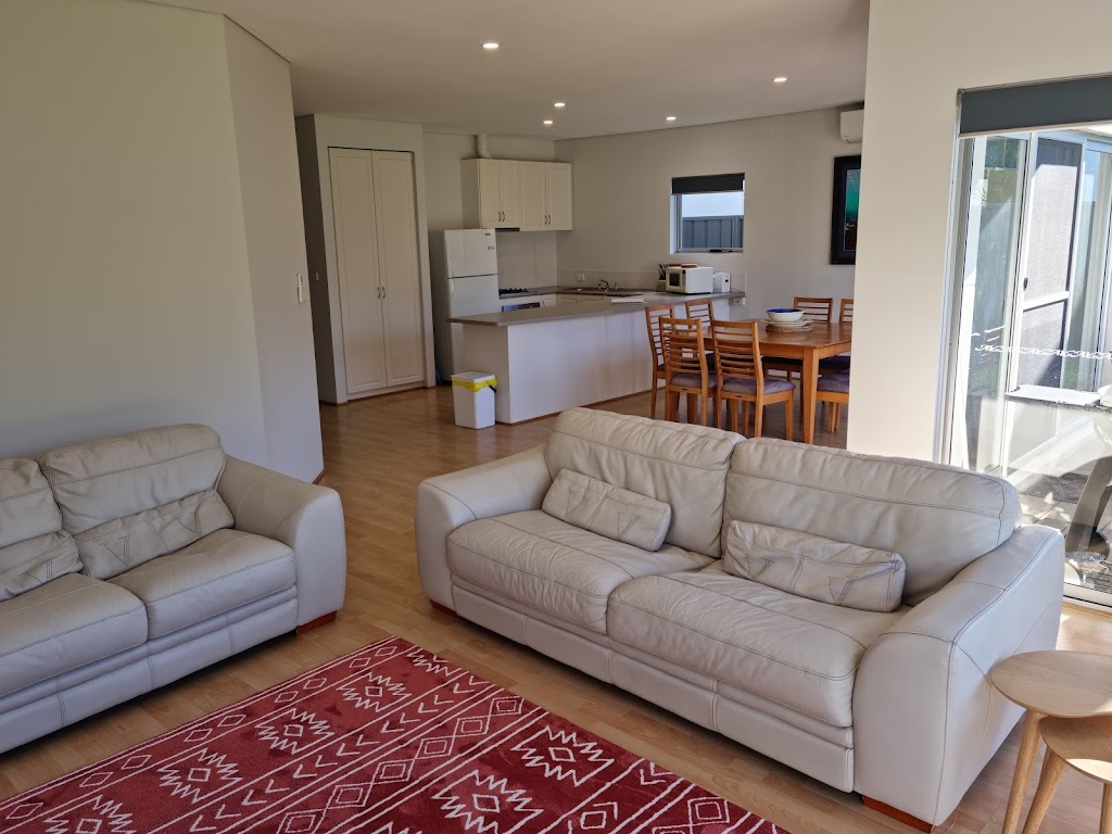 Beach Pearl | lodging | 23 Marshall St, Quindalup WA 6281, Australia | 0407380065 OR +61 407 380 065