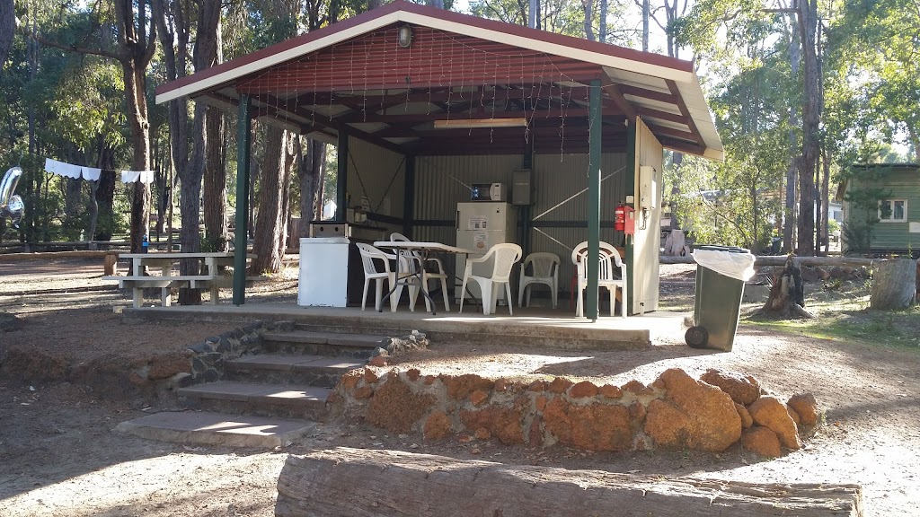 Lake Navarino Holiday Park | campground | 147 Invarell Rd, Waroona WA 6215, Australia | 0897333000 OR +61 8 9733 3000