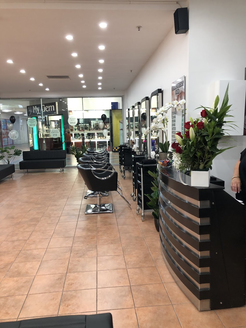Robies salon | hair care | Shop 120 A, Gladstone Park VIC 3043, Australia | 0393386776 OR +61 3 9338 6776