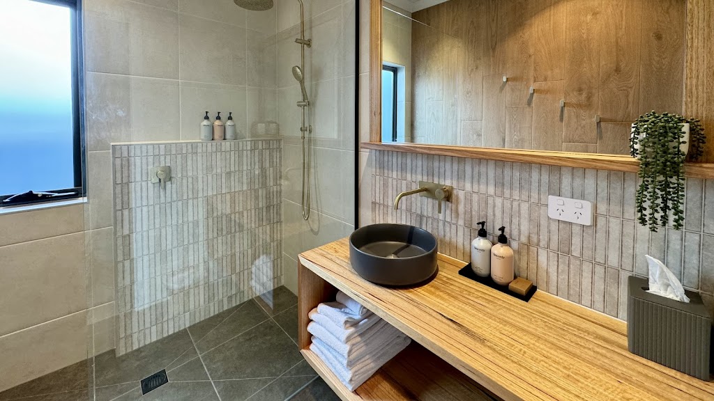 Switchback Stays | 321 Kurrajong Gap Rd, Bethanga VIC 3691, Australia | Phone: 0494 079 554