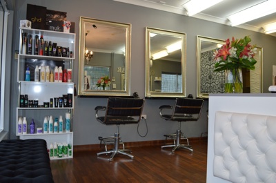 Valentinos Hair Retreat | 28 Allambee Pl, Valentine NSW 2280, Australia | Phone: (02) 4946 8053