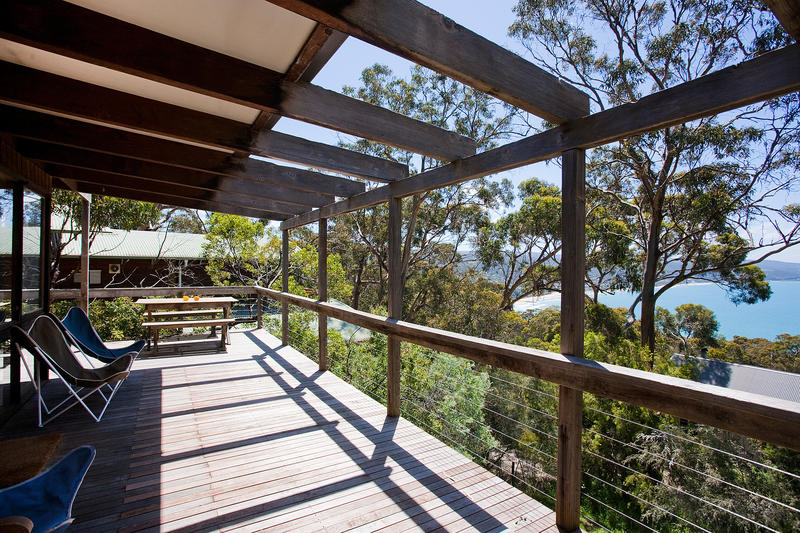Tree holiday Home Lorne | real estate agency | 25 Alsop St, Lorne VIC 3232, Australia | 0352894233 OR +61 3 5289 4233