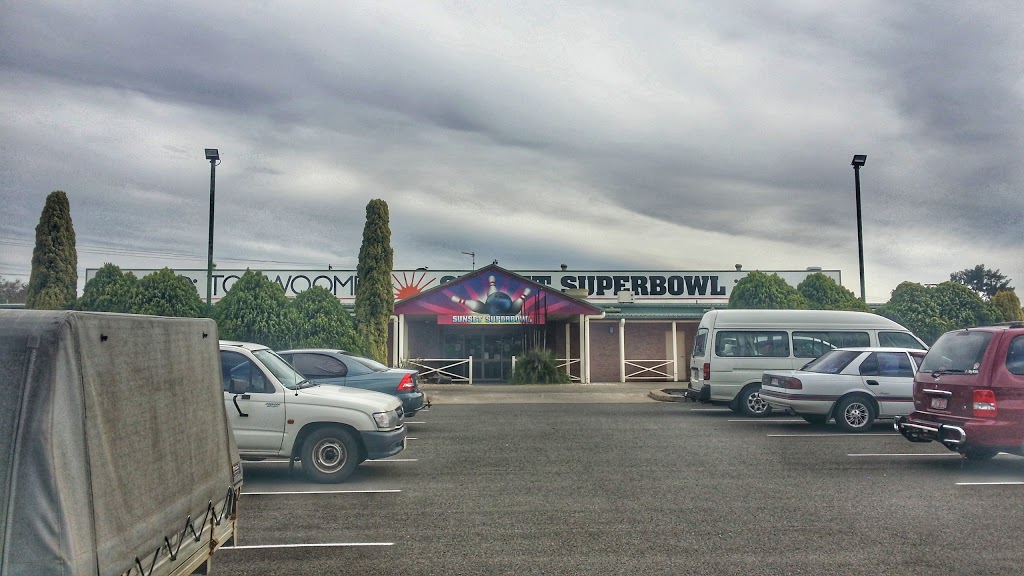 Sunset Superbowl | bowling alley | 531 South St, Glenvale QLD 4350, Australia | 0746340233 OR +61 7 4634 0233