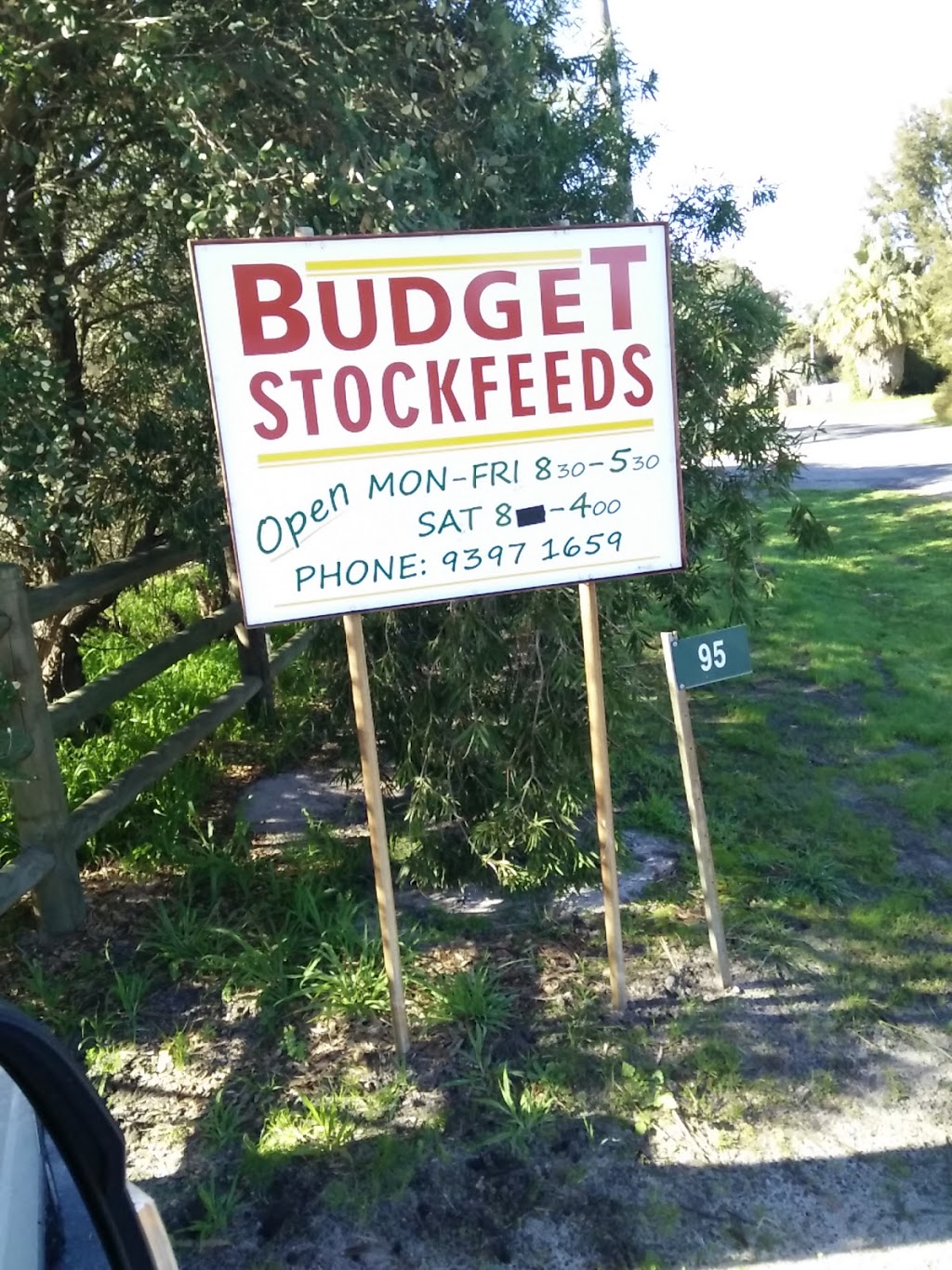 Budget Stockfeeds | store | 95 Peters Way, Oakford WA 6121, Australia | 0893971659 OR +61 8 9397 1659