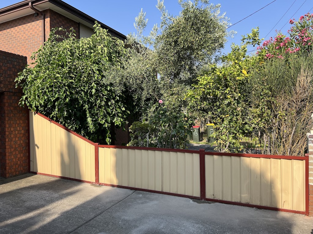 Alis Fencing | 135 Holyoake Parade, Manor Lakes VIC 3024, Australia | Phone: 0449 898 544